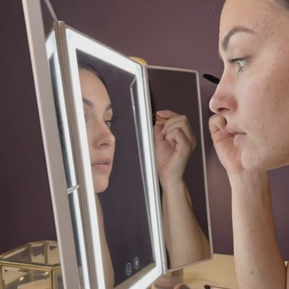 Espejo de maquillaje LED plegable en tres partes
